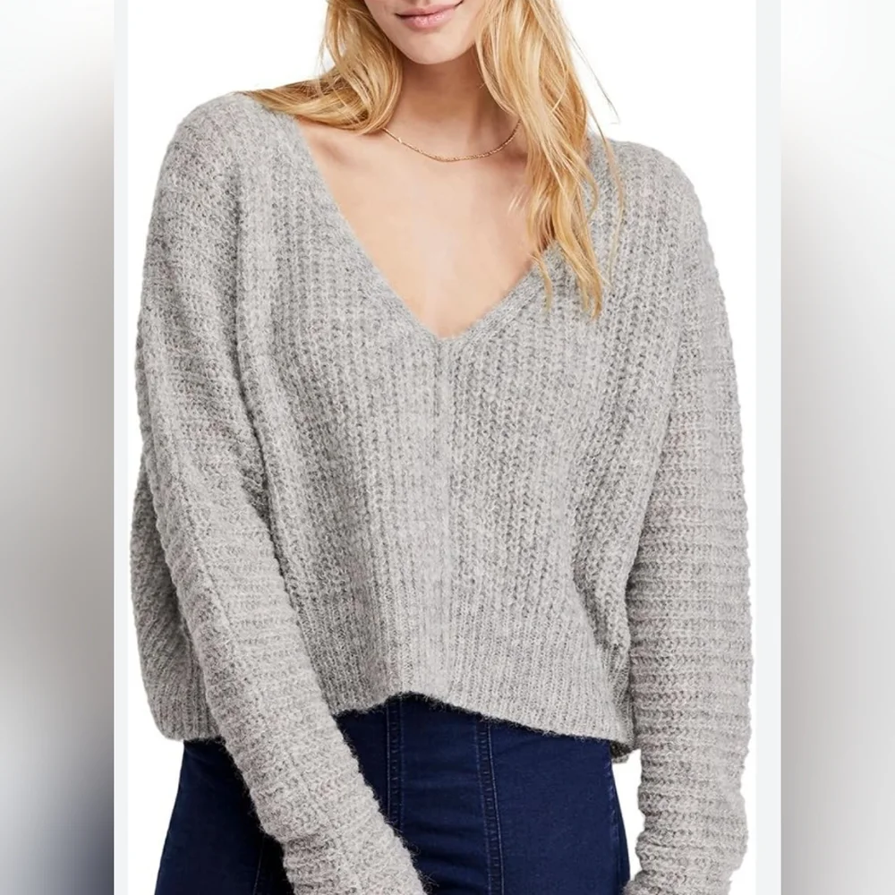 Garage Cropped V-neck Relaxed Fit Sweater- size P/small
